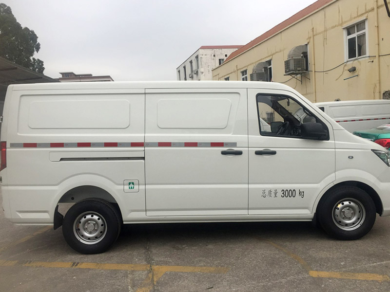 買面包車與轎車哪個好呢？二者對比！
