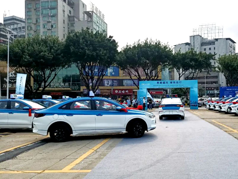 出租車多少錢一輛？買出租車價格！