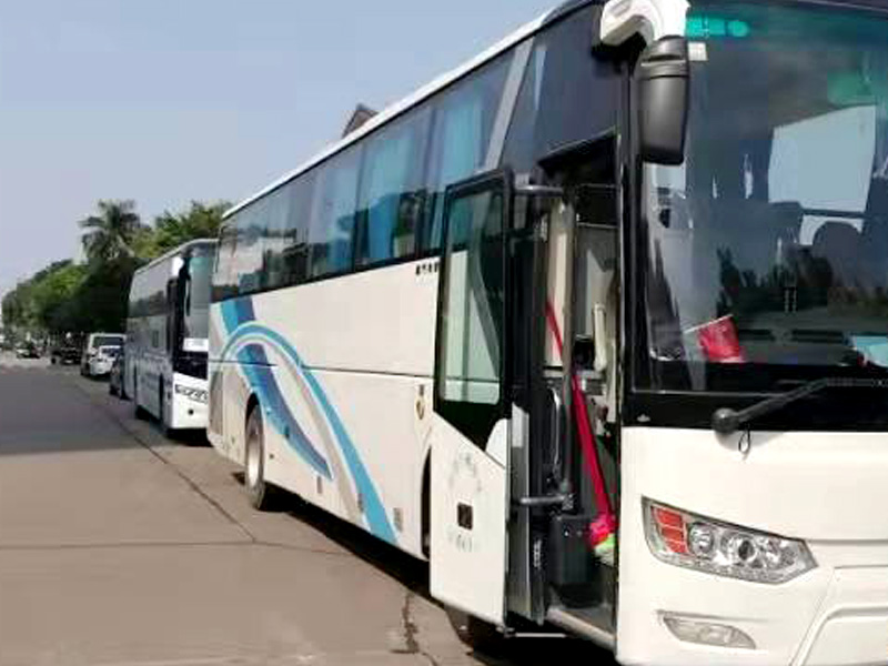 大巴旅游車(chē)